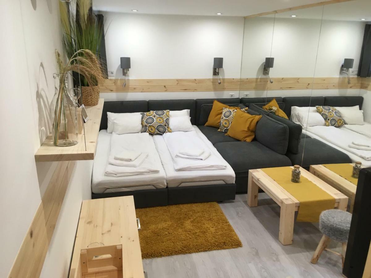 Modern Apartman Deluxe Guest House Alsoors Luaran gambar